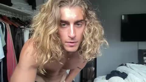 papitarzan03 online show from 05-21-26, 04:25