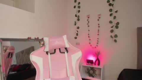 Snapshot of paprik_ chatting on 09-27-25, 05:40 Paprika online show from 09-27-25, 05:40