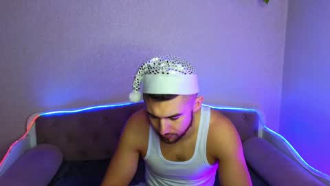 Snapshot of paradisepleasure_ chatting on 12-30-24, 01:58 Allie Alex Thumbs up if you like us online show from 12-30-24, 01:58