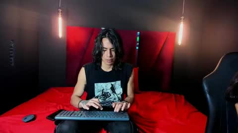 Snapshot of paranoidtemptaion_ chatting on 02-13-25, 12:11 paranoidtemptaion_ online show from 02-13-25, 12:11