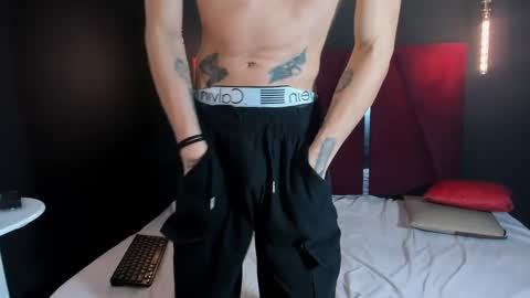 Snapshot of paranoidtemptaion_ chatting on 02-15-25, 03:39 paranoidtemptaion_ online show from 02-15-25, 03:39