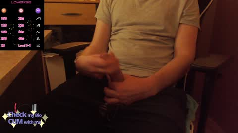 Snapshot of paranoiid chatting on 12-23-24, 09:27 Sascha online show from 12-23-24, 09:27