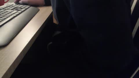 Snapshot of paranoiid chatting on 10-14-25, 06:03 Sascha online show from 10-14-25, 06:03