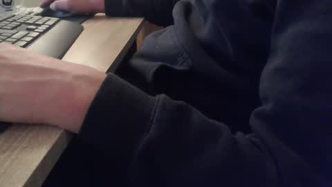 Snapshot of paranoiid chatting on 10-17-25, 07:22 Sascha online show from 10-17-25, 07:22