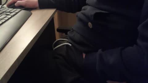 Snapshot of paranoiid chatting on 10-18-25, 06:26 Sascha online show from 10-18-25, 06:26