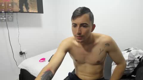 pareja_curiosa19 online show from 11-15-25, 11:10