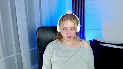 Lizz  online Monday to Saturday from 9pm to 5am Colombia time online show from 01-12-25, 06:28