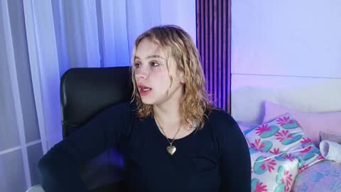 Lizz  online Monday to Saturday from 9pm to 5am Colombia time online show from 01-25-25, 03:30