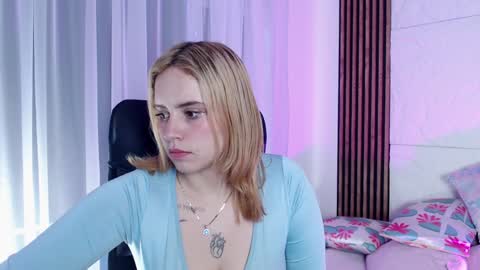 Lizz  online Monday to Saturday from 9pm to 5am Colombia time online show from 02-01-25, 12:16