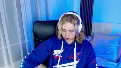 Lizz  online Monday to Saturday from 9pm to 5am Colombia time online show from 02-06-25, 10:04
