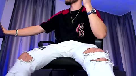 Paris online show from 10-26-25, 09:48