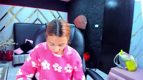 Snapshot of paris_petit chatting on 02-16-26, 08:27 paris petit online show from 02-16-26, 08:27