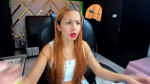 Snapshot of paris_petit chatting on 02-25-26, 07:23 paris petit online show from 02-25-26, 07:23