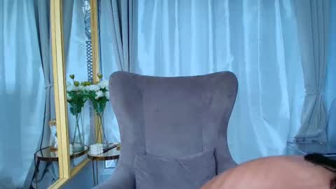 Paris online show from 03-12-26, 05:57