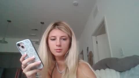 Snapshot of parisbaby2000 chatting on 09-16-25, 01:56 parisbaby2000 online show from 09-16-25, 01:56