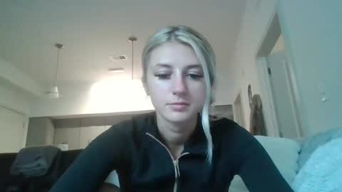 Snapshot of parisbaby2000 chatting on 09-25-25, 06:00 parisbaby2000 online show from 09-25-25, 06:00