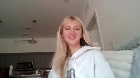 Snapshot of parisbaby2000 chatting on 10-01-25, 02:45 parisbaby2000 online show from 10-01-25, 02:45