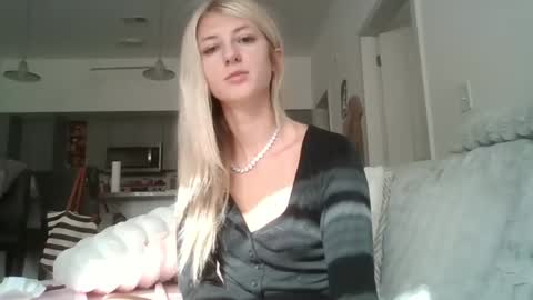 Snapshot of parisbaby2000 chatting on 10-02-25, 02:13 parisbaby2000 online show from 10-02-25, 02:13