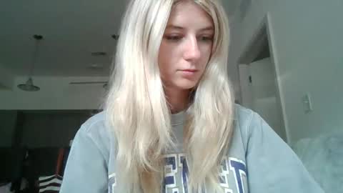 Snapshot of parisbaby2000 chatting on 10-07-25, 02:47 parisbaby2000 online show from 10-07-25, 02:47