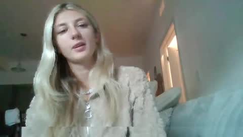 Snapshot of parisbaby2000 chatting on 10-08-25, 01:53 parisbaby2000 online show from 10-08-25, 01:53