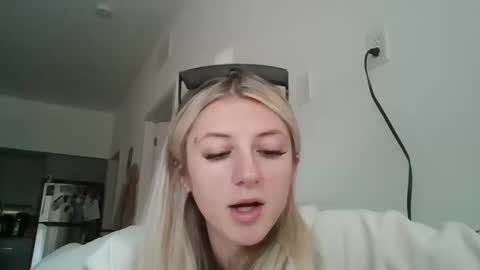 Snapshot of parisbaby2000 chatting on 10-10-25, 03:22 parisbaby2000 online show from 10-10-25, 03:22