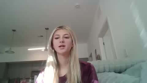 Snapshot of parisbaby2000 chatting on 10-17-25, 01:03 parisbaby2000 online show from 10-17-25, 01:03