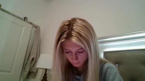 Snapshot of parisbaby2000 chatting on 10-29-25, 01:46 parisbaby2000 online show from 10-29-25, 01:46