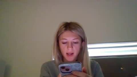 Snapshot of parisbaby2000 chatting on 10-30-25, 02:07 parisbaby2000 online show from 10-30-25, 02:07