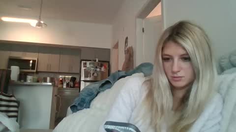 Snapshot of parisbaby2000 chatting on 11-12-25, 03:34 parisbaby2000 online show from 11-12-25, 03:34