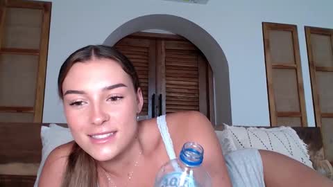 Snapshot of parisbabyxox chatting on 12-18-24, 01:15 ParisBabyxox online show from 12-18-24, 01:15