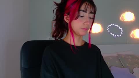 Snapshot of parisfox_ chatting on 10-04-25, 12:03 PARIS online show from 10-04-25, 12:03