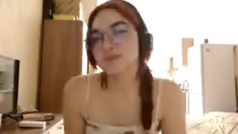 Snapshot of parisstoot chatting on 11-04-25, 09:25 Michelle online show from 11-04-25, 09:25