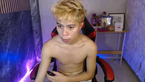 Snapshot of parkseo_yeon chatting on 09-29-25, 12:49 HENRY online show from 09-29-25, 12:49