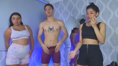 Snapshot of partyhottwink chatting on 11-11-25, 01:33 Danna online show from 11-11-25, 01:33