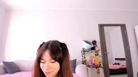 Bella online show from 10-22-25, 03:07