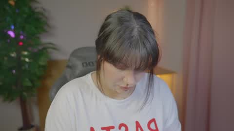 Snapshot of patricia_bennett chatting on 05-03-26, 02:23 Patricia online show from 05-03-26, 02:23