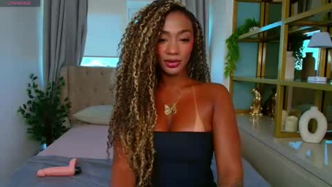 Snapshot of patricia_rosse21 chatting on 04-13-26, 11:27 Patricia Rossi online show from 04-13-26, 11:27
