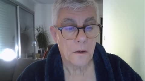 Snapshot of patrick5275 chatting on 04-08-26, 04:12 patrick5275 online show from 04-08-26, 04:12