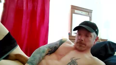 Snapshot of patrickgauvreau666 chatting on 05-08-26, 08:36 Charles Tremblay online show from 05-08-26, 08:36