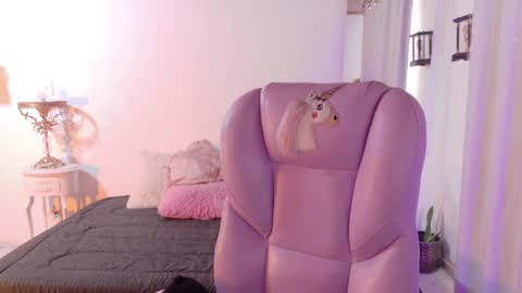 Sofa online show from 05-07-26, 08:47