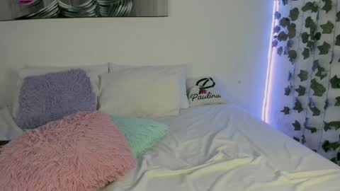 paulina online show from 12-19-24, 01:50
