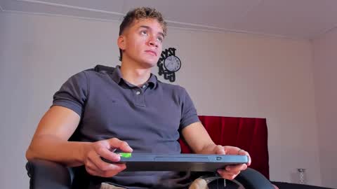 Snapshot of paul_george212 chatting on 09-25-25, 01:15 Paull George online show from 09-25-25, 01:15