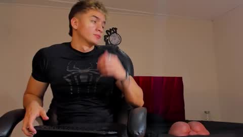 Snapshot of paul_george212 chatting on 09-26-25, 04:05 Paull George online show from 09-26-25, 04:05