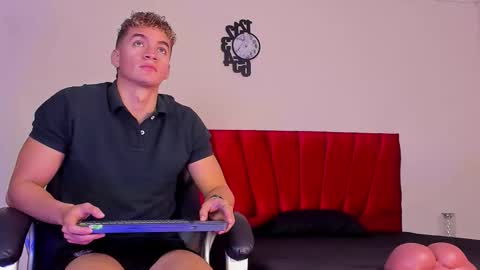 Snapshot of paul_george212 chatting on 10-02-25, 01:51 Paull George online show from 10-02-25, 01:51