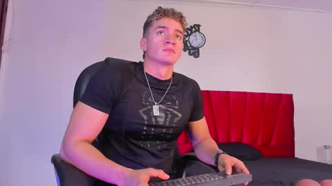 Snapshot of paul_george212 chatting on 10-06-25, 02:25 Paull George online show from 10-06-25, 02:25