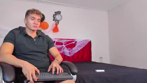 Snapshot of paul_george212 chatting on 10-16-25, 02:07 Paull George online show from 10-16-25, 02:07