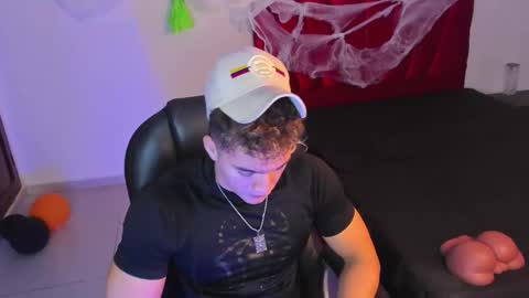 Snapshot of paul_george212 chatting on 10-17-25, 01:57 Paull George online show from 10-17-25, 01:57