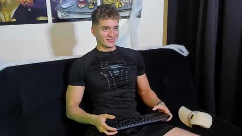 Snapshot of paul_george212 chatting on 10-18-25, 05:43 Paull George online show from 10-18-25, 05:43