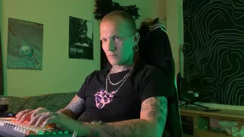 Snapshot of paul_razor chatting on 03-06-26, 06:15 Paul online show from 03-06-26, 06:15