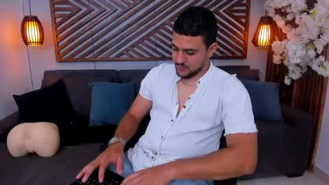 Snapshot of paul_rivera chatting on 05-01-26, 01:21 Paul Rivera online show from 05-01-26, 01:21